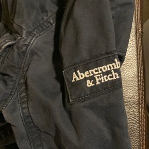 Mens size m casual and classic jacket. Zippers and button closure. No hood